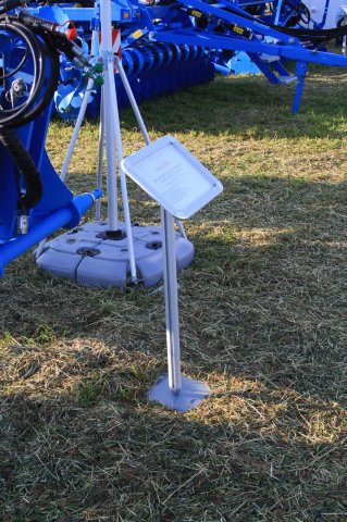 информационная стойка под формат А4, с устойчивым креплением в мягкий грунт